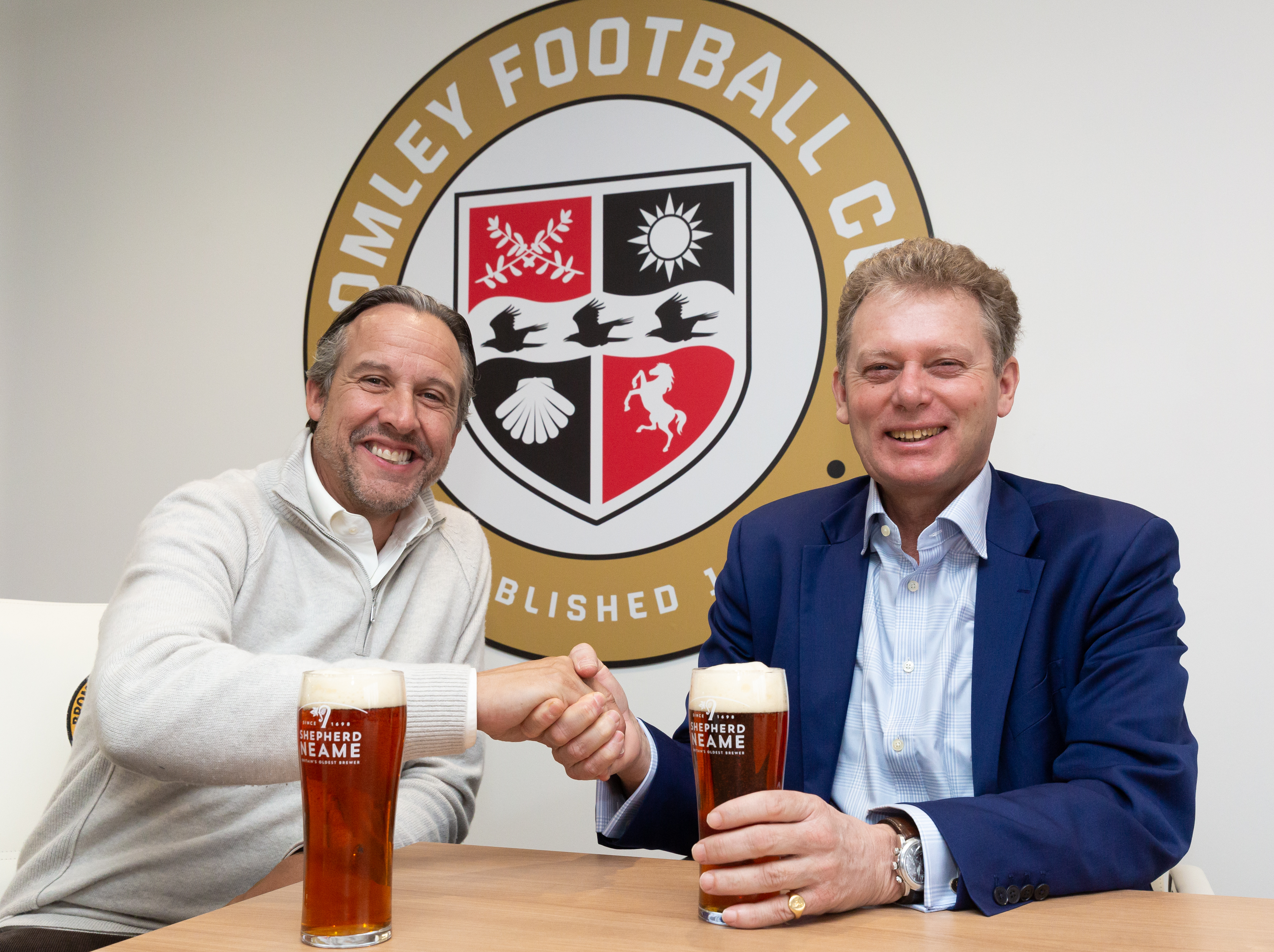 Shepherd Neame signs four year partnership deal with Bromley Football Club