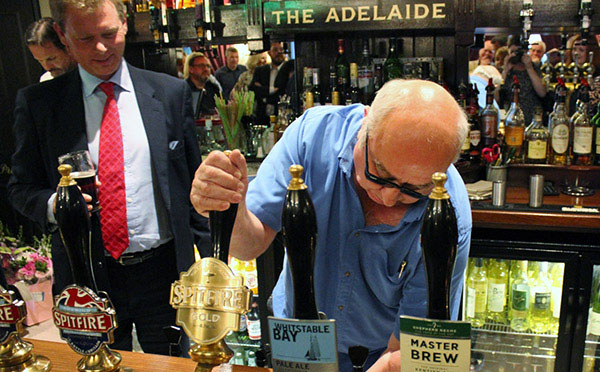 Reopening The Adelaide Teddington - Roy Norwood pulls the first pint