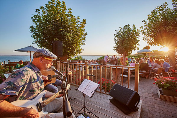 The Belle Vue Tavern Pegwell Bay Live Music in the Garden