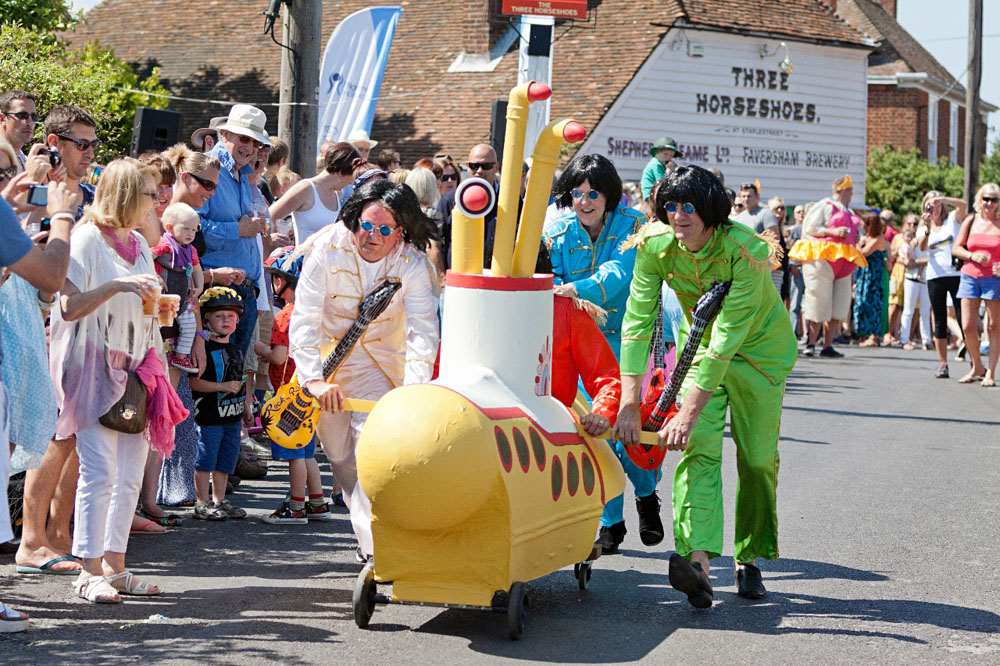 Three Horseshoes Wheelie Bin Race